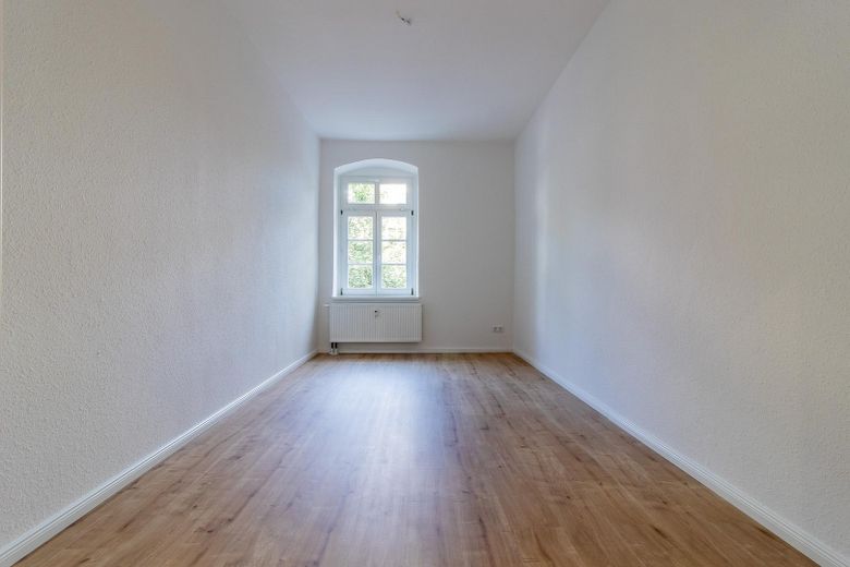 Frei & neu modernisiert - energieeffizienter Wohntraum mit Wellness-Bad & Balkon in Top-Lage – Kinder-/Arbeitszimmer