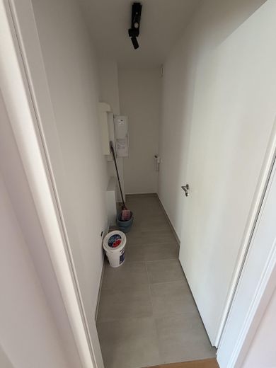 Lichtenberg'de geniş manzaralı modern yaşam: 4 oda, yerden ısıtmalı yeni bina – Abstellkammer