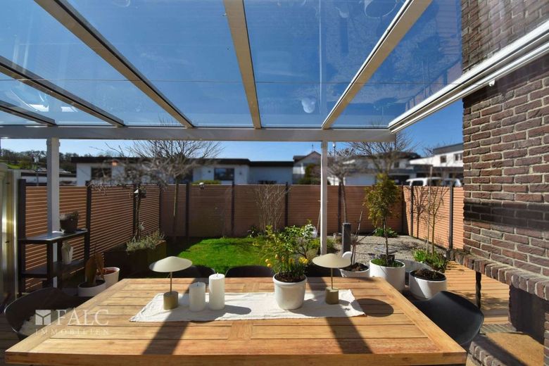 Ihr Zuhause zum Wohlfühlen - mit Garten, Doppelgarage und Raum zum Entfalten – Blick aus dem Wohnzimmer