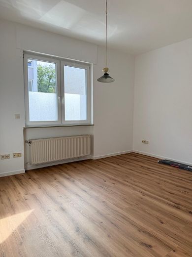 Apartamento de 2 habitaciones recién renovado con balcón y cocina equipada en Koblenz-Horchheim – Schlafzimmer