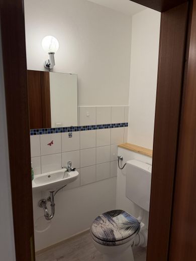 Ruhige Erdgeschosswohnung mit Terrasse & Garage - zentrumsnah – WC