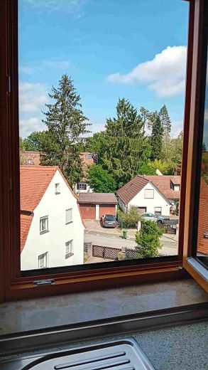 Bellissimo appartamento di 2 locali più studio e posto auto sotterraneo a ER-Tennenlohe – Aussicht Küchenfenster