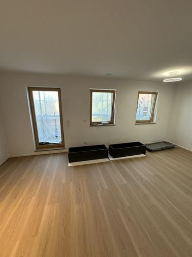 Neubau - Erstbezug - Maisonette - 3 ZW inkl. EBK, Balkon, Stellplatz, Keller, ca. 69m² Wfl. – Wohnen