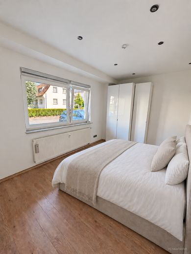 Komisyonsuz: Teraslı, konut amaçlı kullanılan bodrum katı ve hobi/sinema odalı 3,5 oda – Zimmer 2 mit Bett
