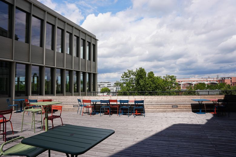 Moderne groß- und kleinteilige Büroflächen in repräsentativer Adresse und Lage – Dachterrasse