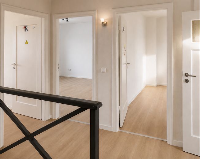 Großzügiges Reihenhaus frisch renoviert – sofort bezugsfrei - ohne Provision! – Flur DG