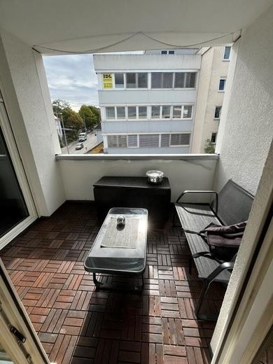 Helle, zentrale 2-Zimmer Wohnung – Loggia