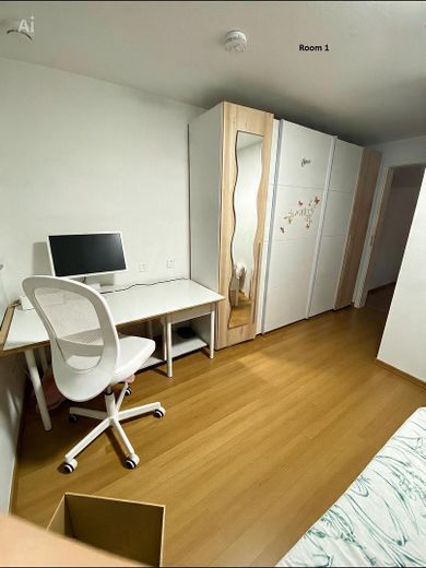 Aantrekkelijk, groot 2-kamerappartement in de stad met terras en zonnige tuin in Echterdingen – Schlafzimmer