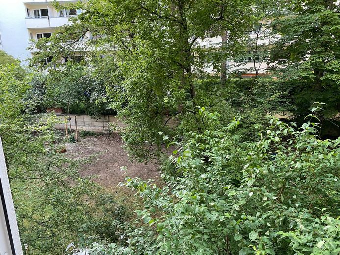 Möblierte Wohnung in optimaler Lage – Blick in den Hof