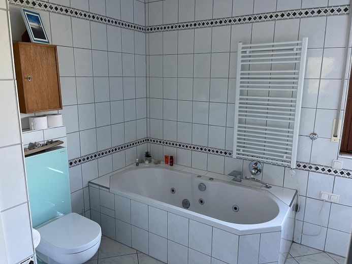 Freistehendes Ein- Zweifamilienhaus in Hagen-Hohenlimburg in bevorzugter Lage Hohenlimburg-Reh – großes Wannen-und Duschbad