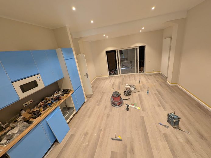 Erstbezug! Neue 2,5-Zi Wohnung in Toplage von Rüdesheim mit Einbauküche – Wohnzimmer