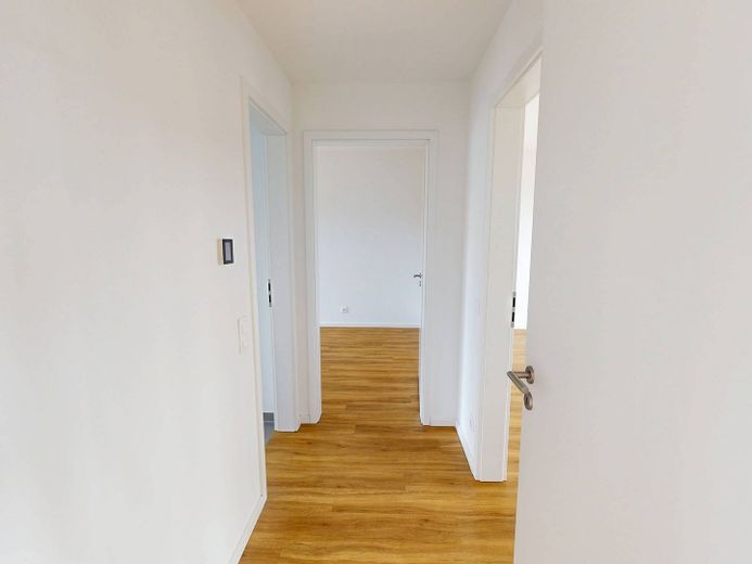 Wohntraum in Rissen: 3-Zimmer-Dachgeschosswohnung mit 2 Dachterrassen, eigenem Lift, EBK uvm. – Flur