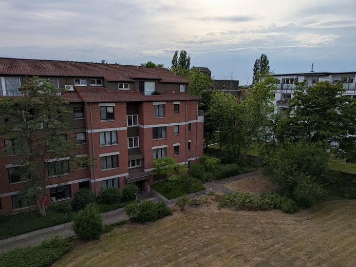 Helle 2 Zimmer Wohnung in der Südstadt nah am Maschsee - Tiefgarage, Aufzug, Balkon, Einbauküche – Blick vom Balkon !
