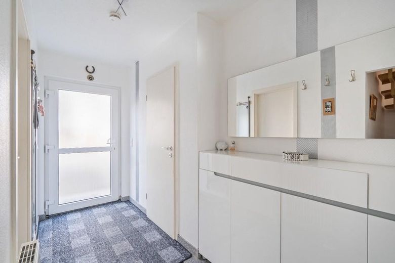 Haus am Tillypark, kommen sehen und staunen. Direkt vom Eigentümer! – Flur