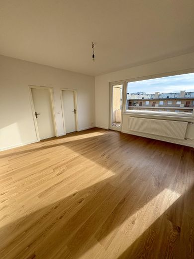 Erstbezug nach Sanierung – Moderne 2-Zimmer-Wohnung nahe Kurfürstendamm – Wohnzimmer