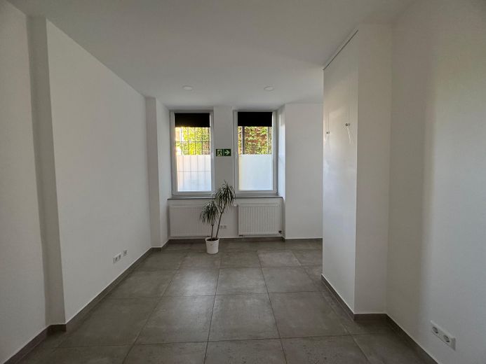 Helle 110 m² Gewerbefläche | 4 Räume| Büro / Praxis | zentrale Lage Stuttgart – Raum 1