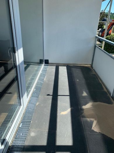 3-Zimmerwohnung am Bodensee mit Küche, Balkonen und Schwimmbad – Balkon