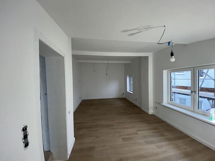 Schlutuper Kirchstraße, Beste Lage, weitläufige Wohnung mit Charme – Foto 4