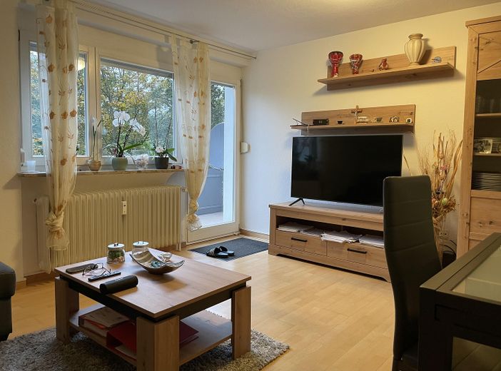 Zwei Zimmer Dachgeschosswohnung in Remseck Ortsteil Aldingen – Wohnzimmer