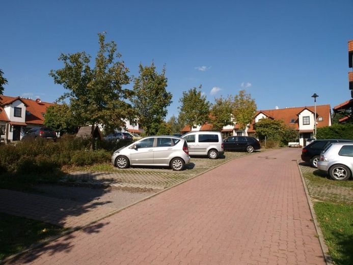 GEPFLEGTES MEHRFAMILIENHAUS IM SPECKGÜRTEL VON DRESDEN – ausreichend Parkplätze auch für Besucher