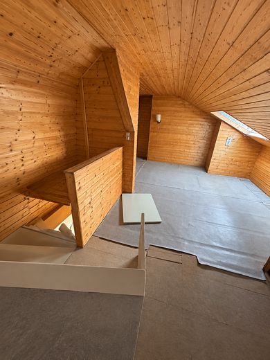 Bungalow indipendente su 669 m² · posizione ai margini del ruscello e dei campi · potenziale eccezionale! – Dachgeschoss IST