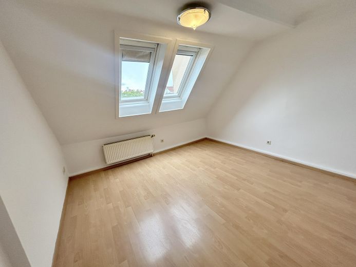 Schlafzimmer mit Laminat