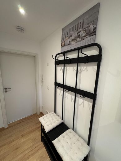 Kernsanierte 1-Zimmer-Wohnung mit Balkon, 47 m², 2. OG in Frankenthal – Flur und Garderobe