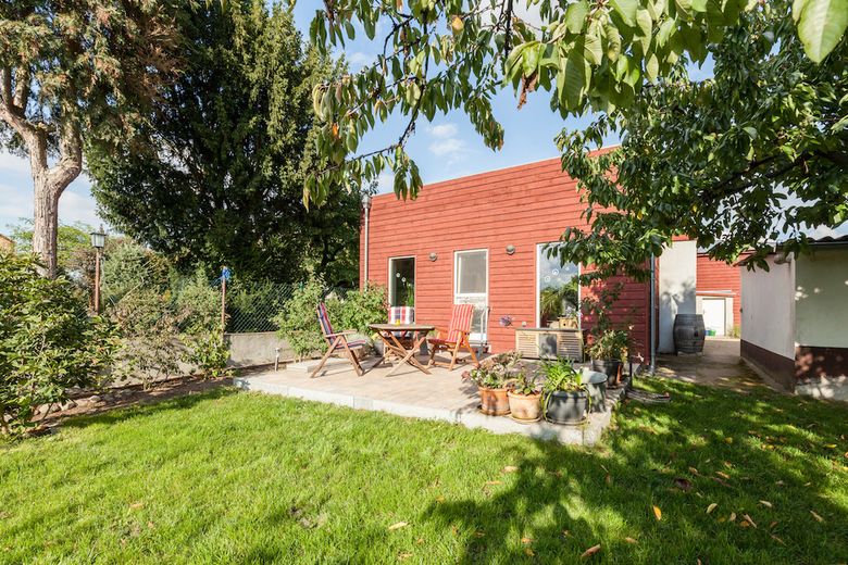 Einfamlienhaus am Plessowere See – Südwestansicht Terasse, Garten