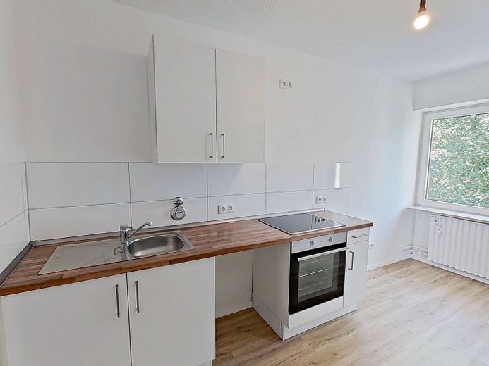 Moderne 3-Zi.-Whg. mit BALKON und EBK in fußläufiger Nähe zum Eiderufer – Ansicht II: Küche