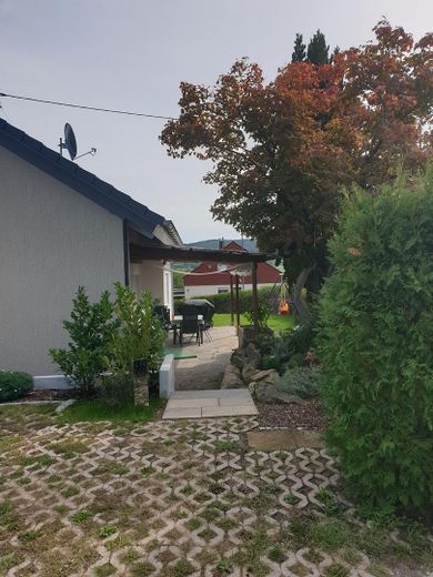 Ruhiges Wohnen: Lichtdurchflutete OG-Wohnung im Grünen – Garten