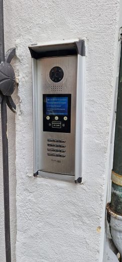 Moderne Video-Klingelanlage