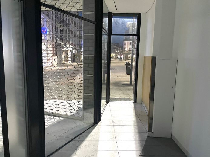 Atractivo local comercial/superficie comercial/oficina en una imponente casa de arquitecto en el corazón de Rheydt – Schaufensteransicht innen (1)
