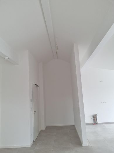 Erstbezug - großzügige bildschöne 3-Zi.-DG-Whg. mit Balkon u. Loggia in Grafing mit Traumblick – Eingangsbereich m. toller Höhe