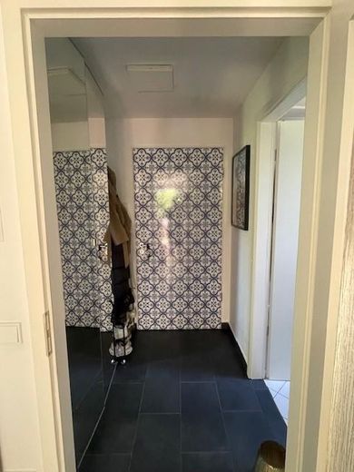 Kompakte Wohlfühlwohnung mit sonnigem Garten (ca. 90 m²) in Untermenzing – Flur