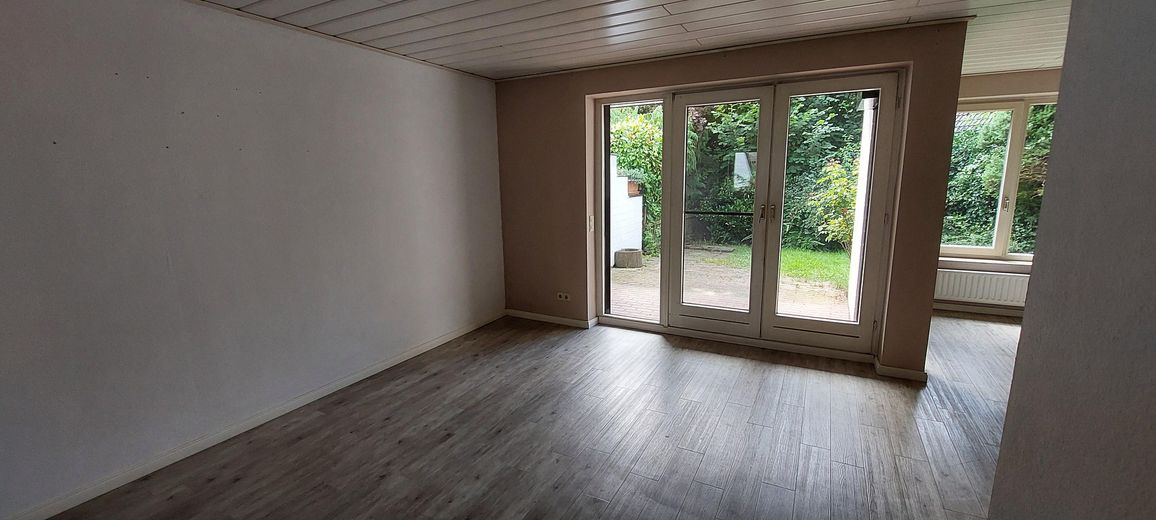 Familienfreundliches Reiheneckhaus mit großem Garten und viel Platz – ruhige Lage in Tornesch – Esszimmer Blick zur Terrasse