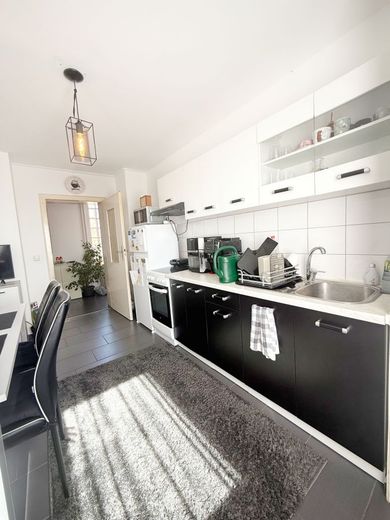Bezugsfreie 2 ZKB mit Balkon WG-tauglich  | Großteils modernisiert HD-Weststadt | Fernwärme – Küche_Bild4