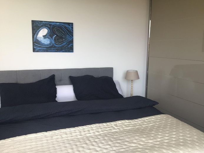 Exklusive, modernisierte und möblierte 2,5-Zimmer DG-Wohnung und Tiefgarage. – Foto 3