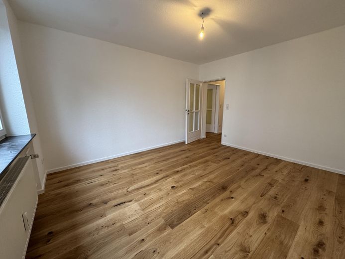 Encantador y amplio apartamento de 2 habitaciones con balcón en una ubicación privilegiada en Berger Straße. – Foto 15