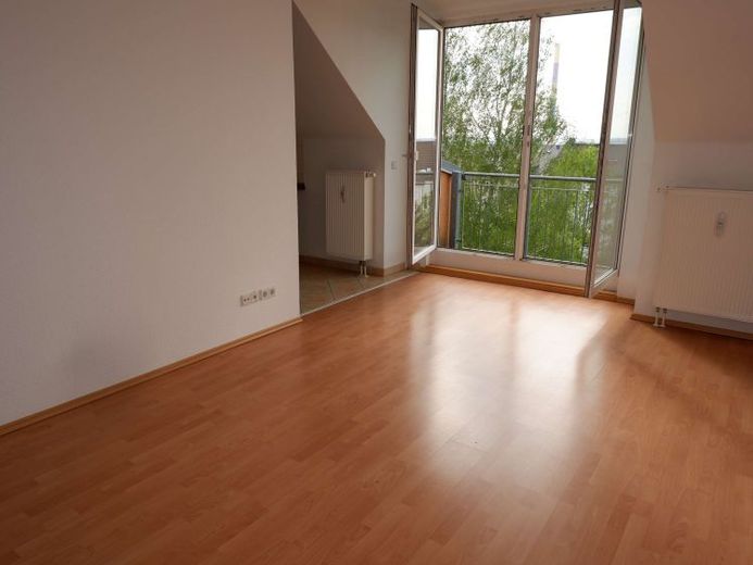 Frei ab 1.11. - INKLUSIVE EBK !!! Helle Dachgeschoss-Whg. mit Süd-Balkon – फोटो 1