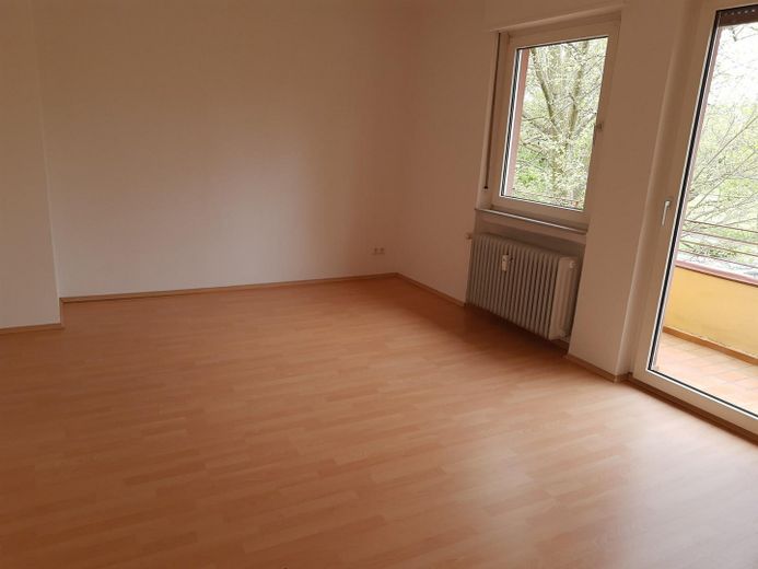 Schöne 2-Zimmerwohnung mit Balkon,Dusche,Stellplatz, neu zu vermieten – Schlafzimmer