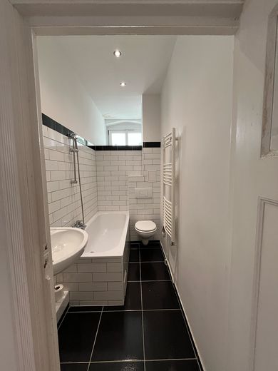 Sanierter Altbau, bezugsfrei, provisionsfrei – vom Eigentümer – Badezimmer