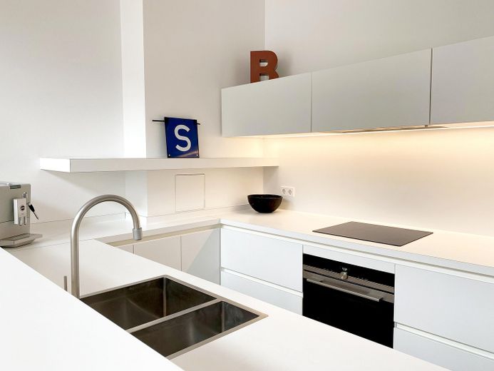 Townhouse-Wohnung Neckarstadt-Ost / Terrasse und Gartennutzung / 2 Balkone / Perfekt für Familien – Küche (inklusive)