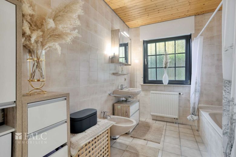 Ein Zuhause mit Zukunft - Familientraum mit Pool in Bergisch Gladbach-Hebborn – Bad EG