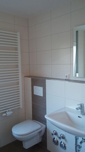 Zur Kapitalanlage! Inzell - zentrale, sonnige 2-Zimmer-Wohnung - provisionsfrei! – Bad