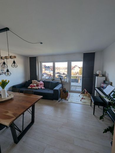 Wohnzimmer mit Balkonzugang
