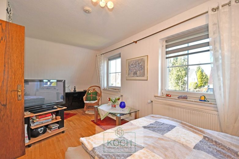 Größtenteils modernisiertes Einfamilienhaus in ruhiger Lage von Langen – Wohnzimmer_DG