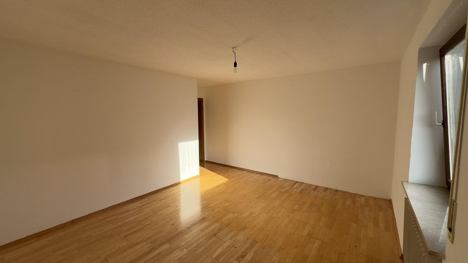 Großzügiges Einfamilienhaus mit traumhaftem Garten zu verkaufen – Schlafzimmer 1 EG