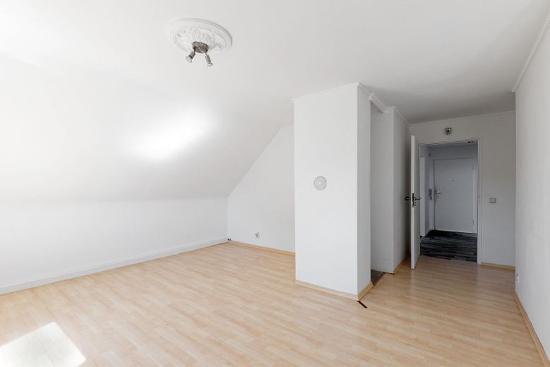 Appartamento ben tenuto di 2 locali con cucina componibile in posizione centrale a Idstein – Foto 3
