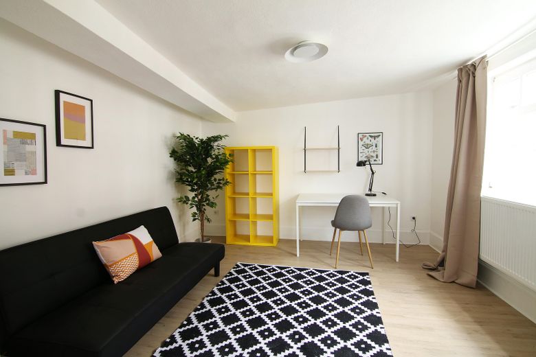 Stilvolle 2,5-Zimmer-Wohnung im Altbau – möbliert & gemütlich – Foto 9