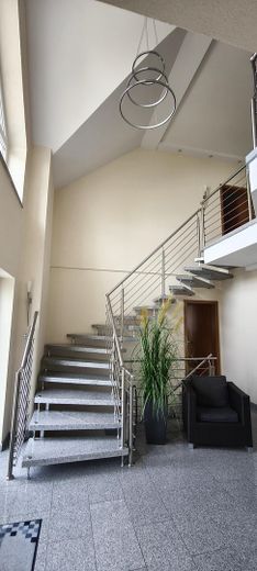 Detached single-family house with granny flat in an unobstructed location on the edge of town – Treppenhaus